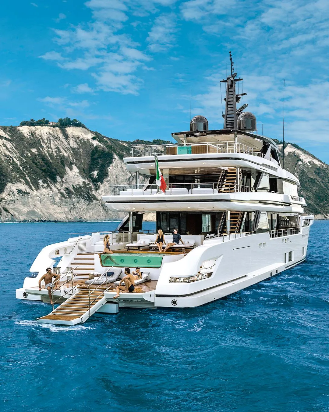 SuperYacht Times发布亚太报告预览:区域活跃超级游艇数量继续增长 · 原文配图